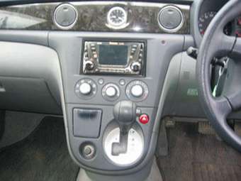 2002 Mitsubishi Airtrek Pictures