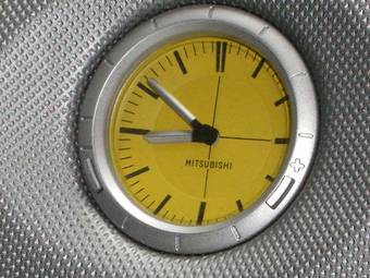 2002 Mitsubishi Airtrek Photos