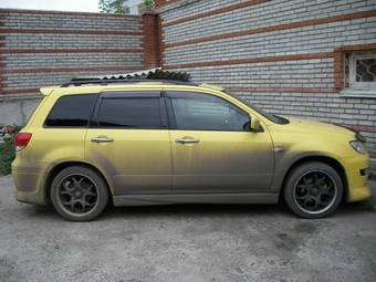 2002 Mitsubishi Airtrek Photos