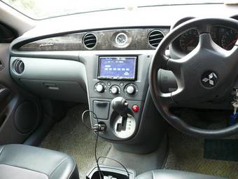 2002 Mitsubishi Airtrek Photos