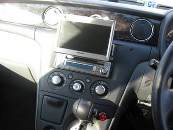 2002 Mitsubishi Airtrek Pictures