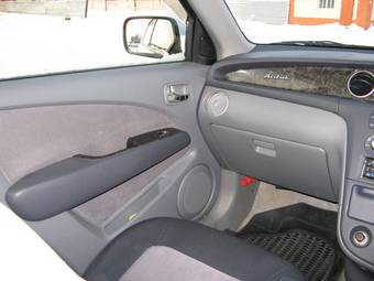 2002 Mitsubishi Airtrek Pictures