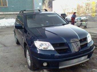 2002 Mitsubishi Airtrek Photos