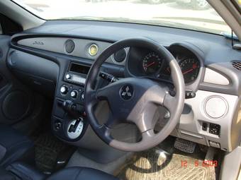 2002 Mitsubishi Airtrek Pictures