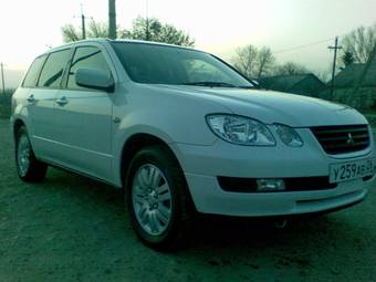2002 Mitsubishi Airtrek Pictures