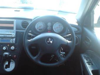 2002 Mitsubishi Airtrek Pics
