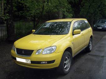 2002 Mitsubishi Airtrek Photos