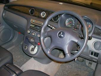 2002 Mitsubishi Airtrek Photos