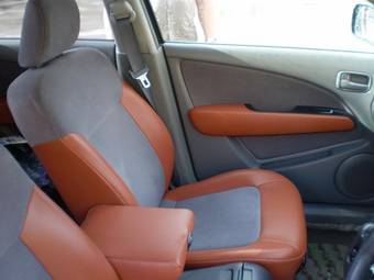 2002 Mitsubishi Airtrek Photos