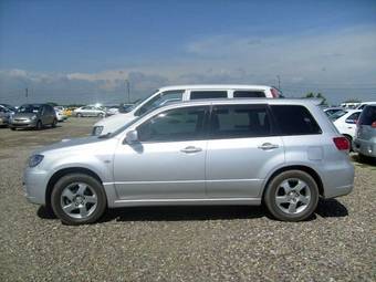2002 Mitsubishi Airtrek Photos