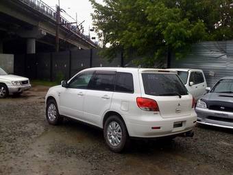 2002 Mitsubishi Airtrek Photos