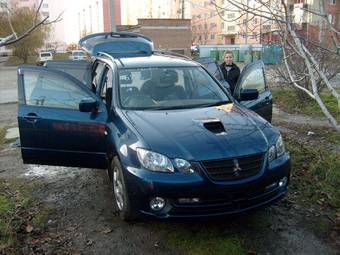 2002 Mitsubishi Airtrek Photos