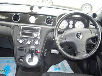 2002 Mitsubishi Airtrek Pictures