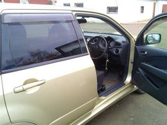 2002 Mitsubishi Airtrek Photos