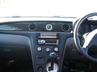 2002 Mitsubishi Airtrek Pictures