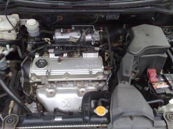 2002 Mitsubishi Airtrek Photos