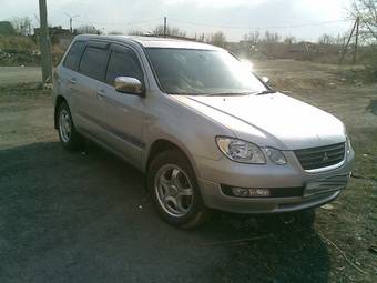 2002 Mitsubishi Airtrek Photos