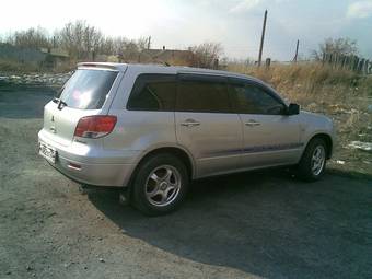2002 Mitsubishi Airtrek Photos