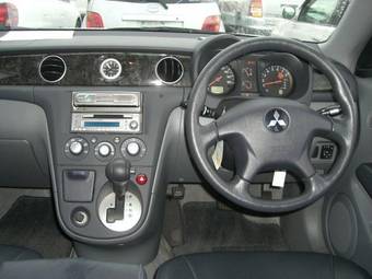 2002 Mitsubishi Airtrek Photos