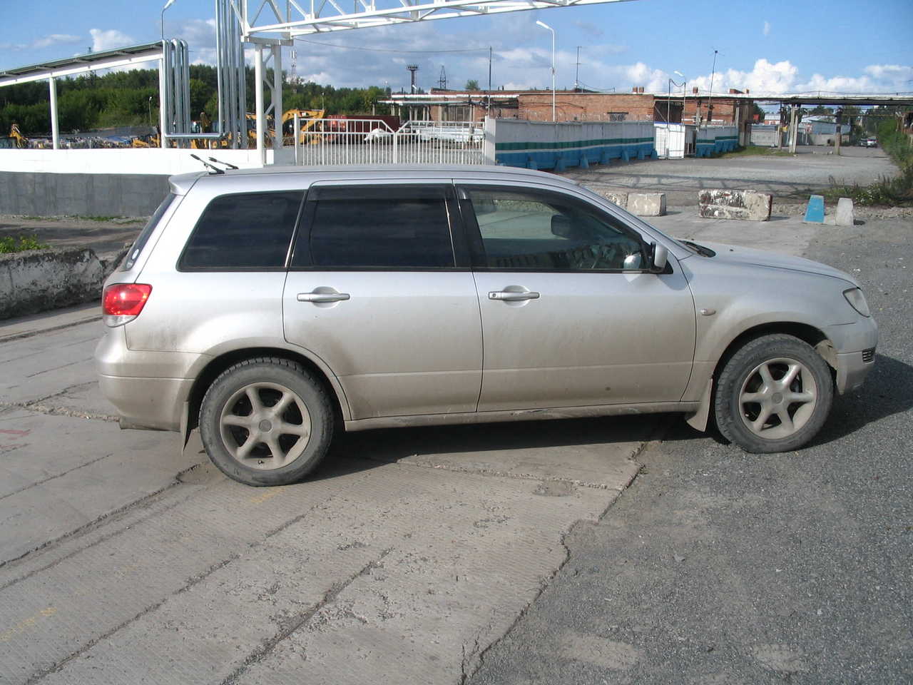 2002 Mitsubishi Airtrek