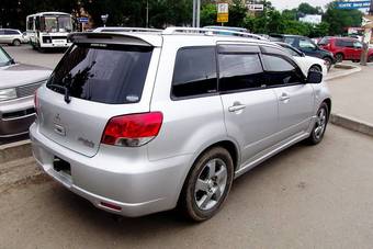 2002 Mitsubishi Airtrek Photos