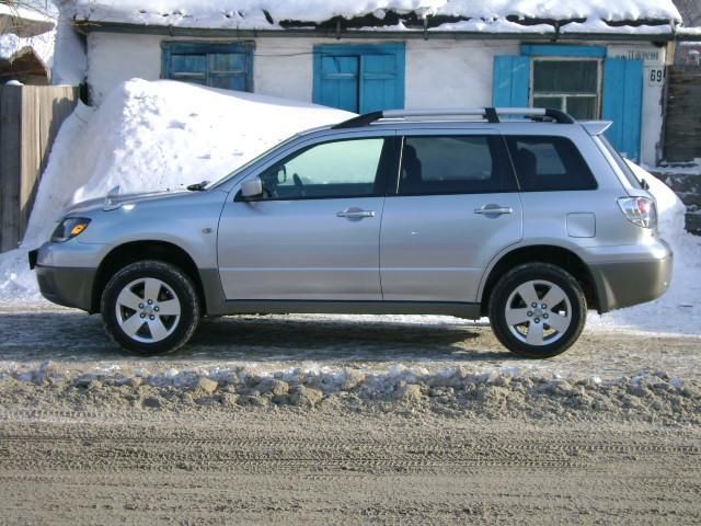 2003 Mitsubishi Airtrek