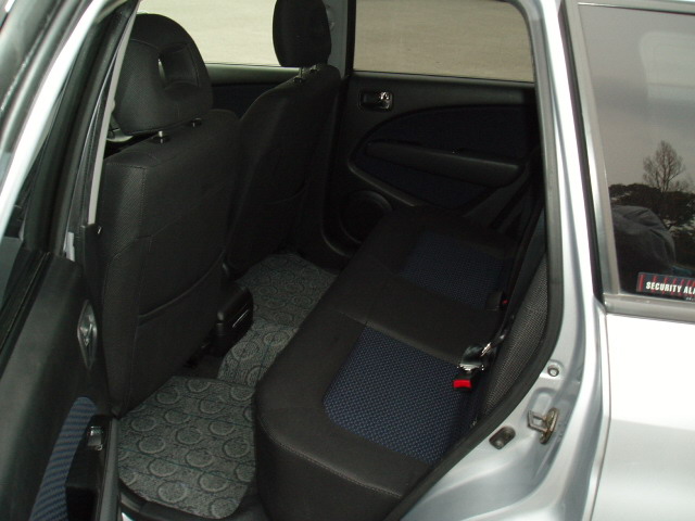 2003 Mitsubishi Airtrek Photos