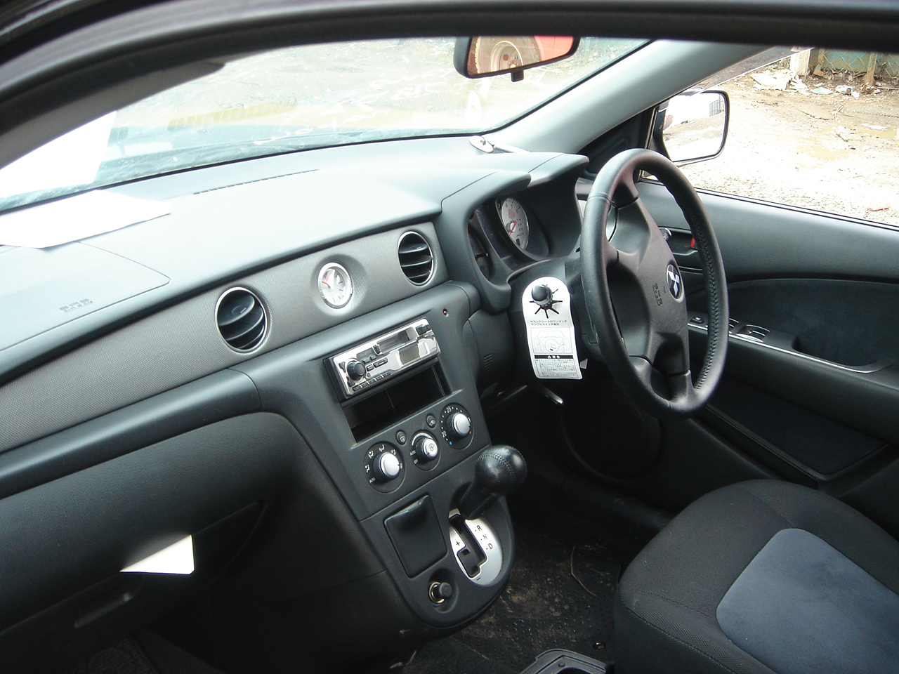 2003 Mitsubishi Airtrek Pictures