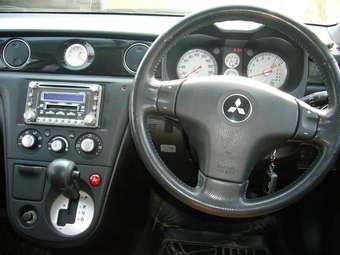 2003 Mitsubishi Airtrek Pictures