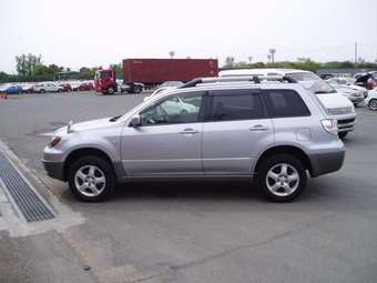 2003 Mitsubishi Airtrek Pictures
