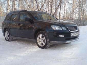 2003 Mitsubishi Airtrek Pictures