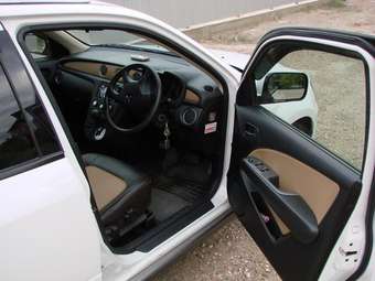 2003 Mitsubishi Airtrek Pictures