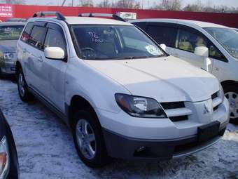 2003 Mitsubishi Airtrek Images