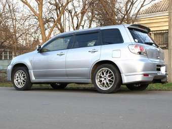 2003 Mitsubishi Airtrek Pictures