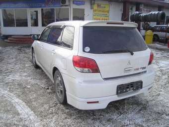 2003 Mitsubishi Airtrek Pictures