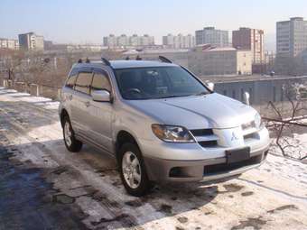 2003 Mitsubishi Airtrek Pics