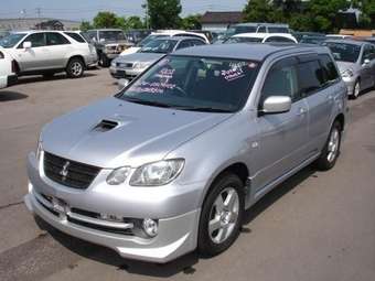 2003 Mitsubishi Airtrek Images