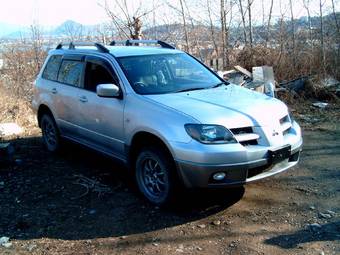 2003 Mitsubishi Airtrek Pictures