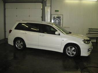2003 Mitsubishi Airtrek Photos