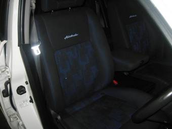 2003 Mitsubishi Airtrek Images