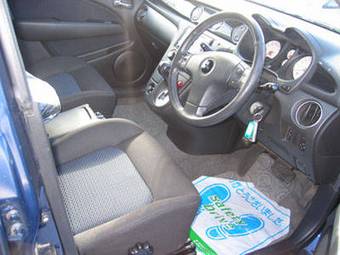 2003 Mitsubishi Airtrek Pictures