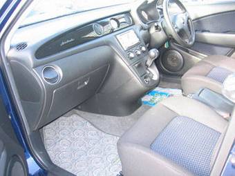 2003 Mitsubishi Airtrek Pictures