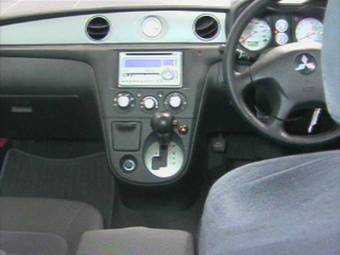 2003 Mitsubishi Airtrek Photos