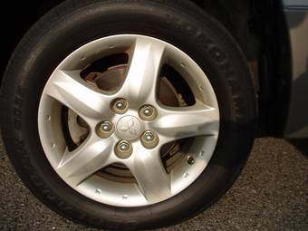 2003 Mitsubishi Airtrek Pictures