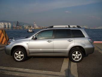 2003 Mitsubishi Airtrek Photos