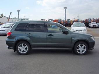 2003 Mitsubishi Airtrek Images