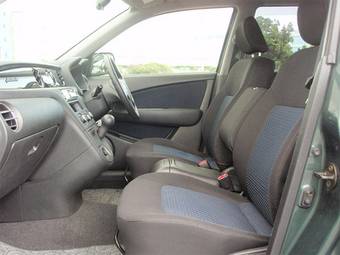 2003 Mitsubishi Airtrek Pictures
