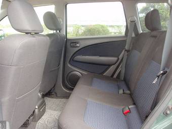 2003 Mitsubishi Airtrek Photos