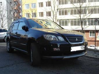 2003 Mitsubishi Airtrek Pictures