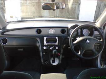 2003 Mitsubishi Airtrek Pics